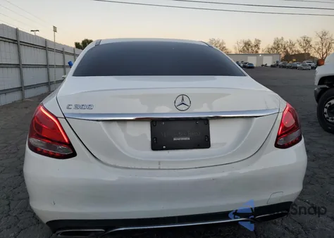 2017 Mercedes-Benz C 300 Luxury/Sport из США, поврежденный, VIN 55SWF4JB1HU188409